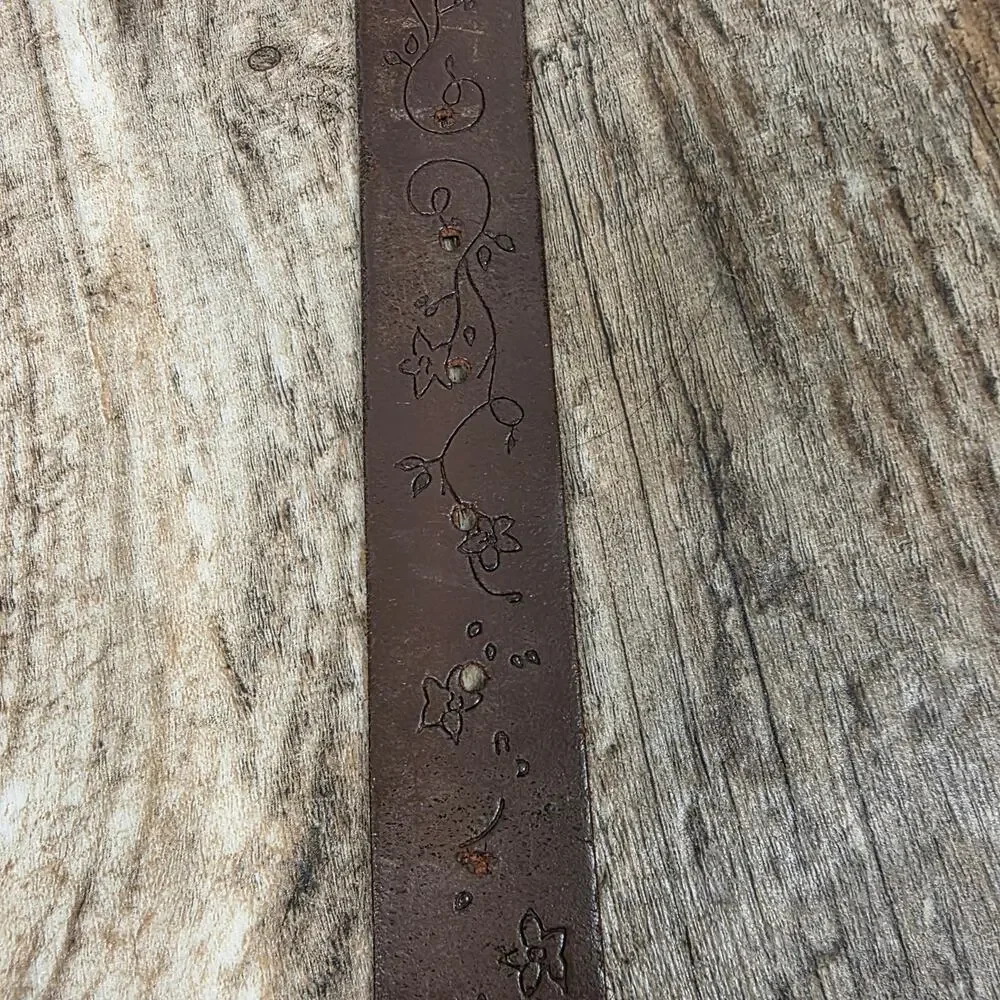 Vintage Embossed Floral Leather Belt Brown Leather Boho Cottagecore Western M